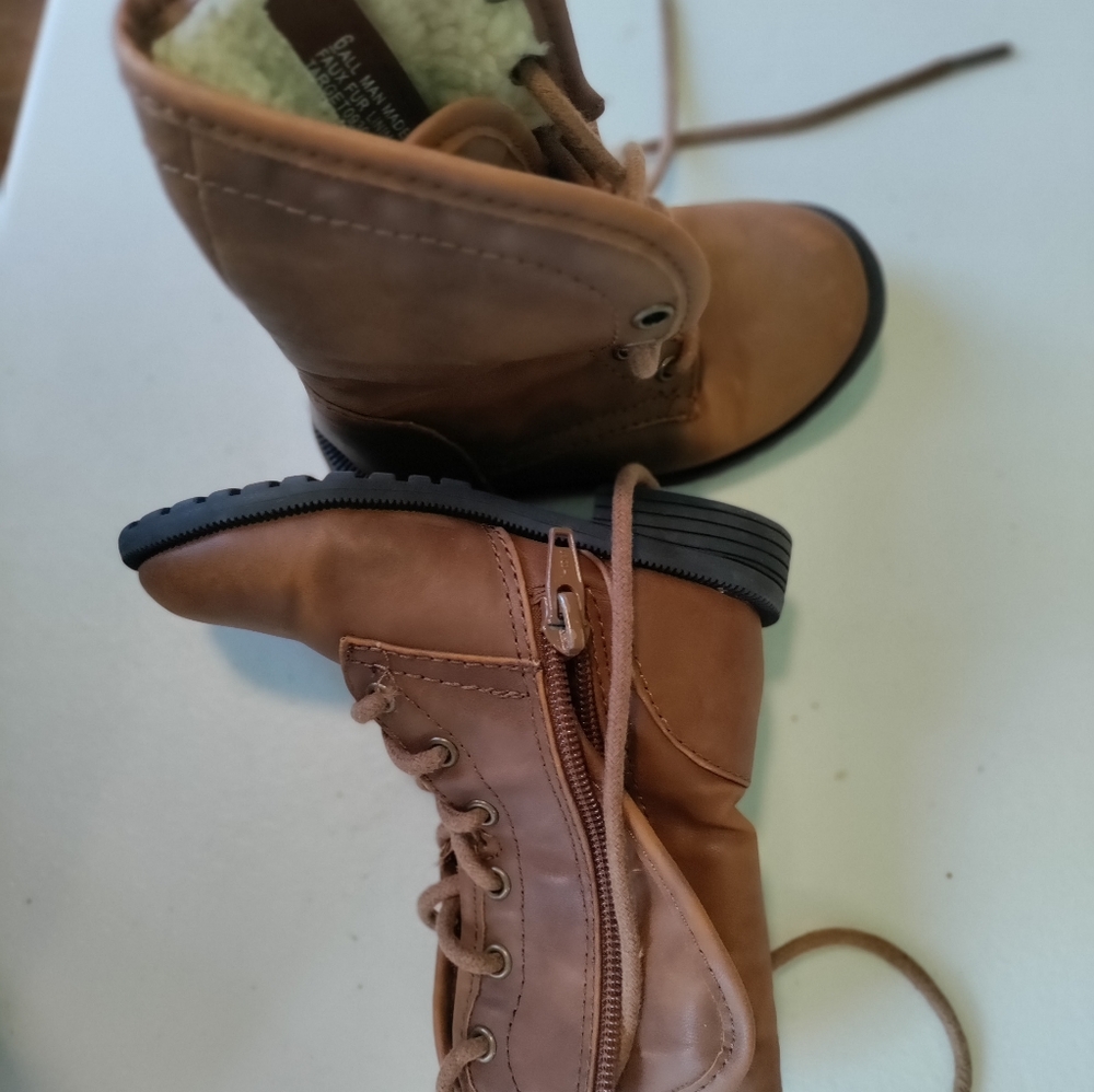 Size 6 children brown fur boots